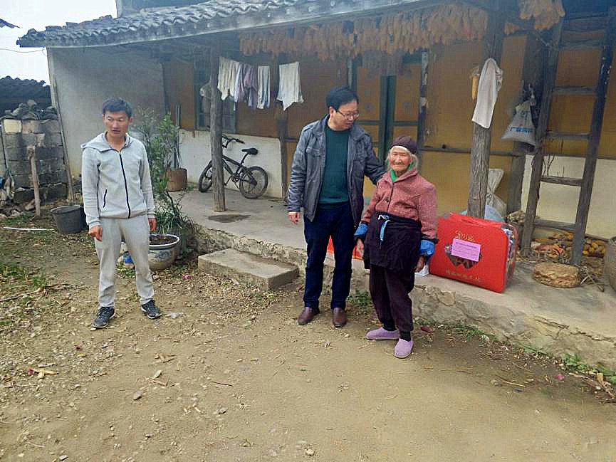 党工委副书记兼纪工委书记 董宝团 慰问团山5组 王金龙户