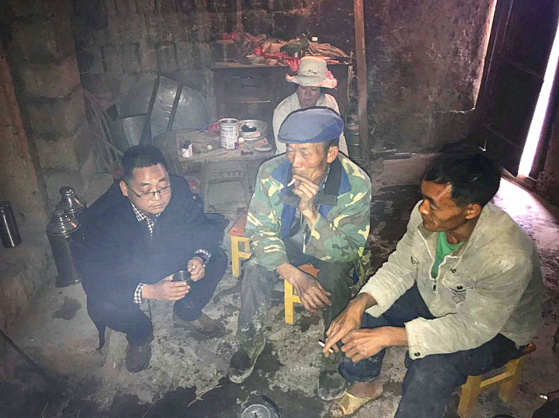 副主任 董客生 走访慰问团山6组赵学彩户